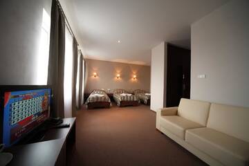 Фото номера Трехместный номер Отель Hotel Stara Fabryka г. Małogoszcz 5