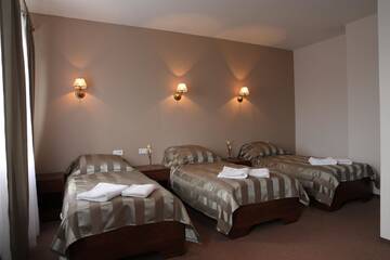 Фото номера Трехместный номер Отель Hotel Stara Fabryka г. Małogoszcz 3
